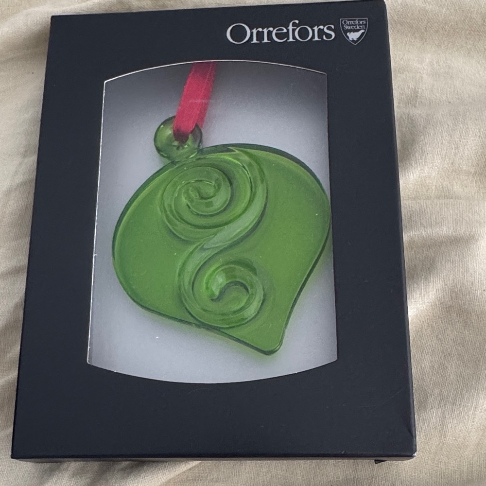 Orrefors Holly Days Lime Green Christmas ball